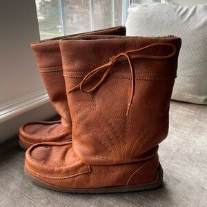 Manitoba Men's Gatherer Tobacco Brown Leather Mukluks